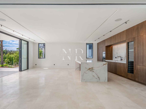 Sea-view villa in Rocío de Nagüeles for sale