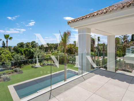 Sea-view villa in Rocío de Nagüeles for sale
