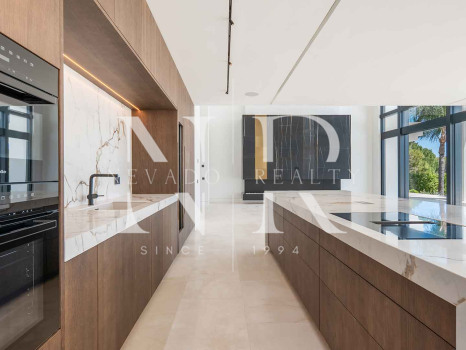 Sea-view villa in Rocío de Nagüeles for sale