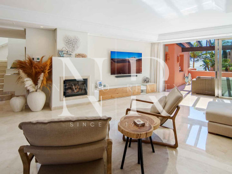 Ático en primera línea de playa en la Morera Playa, Marbella en venta