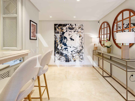 Ático en primera línea de playa en la Morera Playa, Marbella en venta