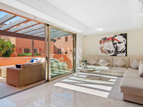 Ático en primera línea de playa en la Morera Playa, Marbella en venta