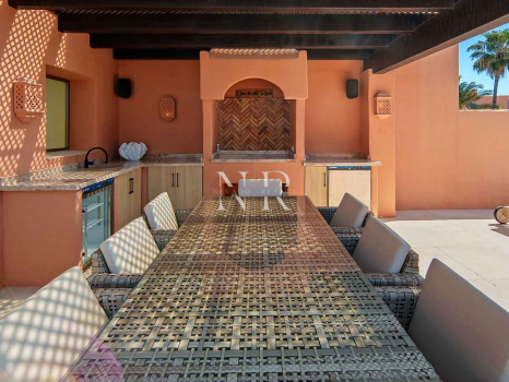 Ático en primera línea de playa en la Morera Playa, Marbella en venta