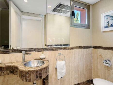 Ático en primera línea de playa en la Morera Playa, Marbella en venta