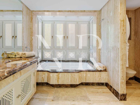 Ático en primera línea de playa en la Morera Playa, Marbella en venta