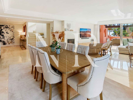 Ático en primera línea de playa en la Morera Playa, Marbella en venta