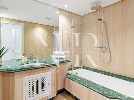 Ático en primera línea de playa en la Morera Playa, Marbella en venta
