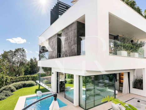 Sea View Villa for Sale in Sierra Blanca, Marbella