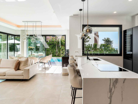Sea View Villa for Sale in Sierra Blanca, Marbella