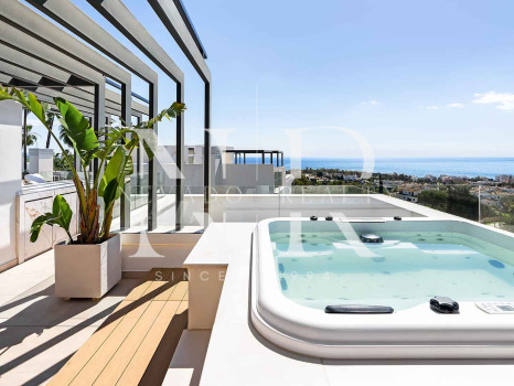Sea View Villa for Sale in Sierra Blanca, Marbella