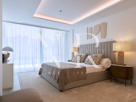 Apartamento en primera línea de playa en Bahía de Estepona en venta