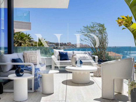 Apartamento en primera línea de playa en Bahía de Estepona en venta