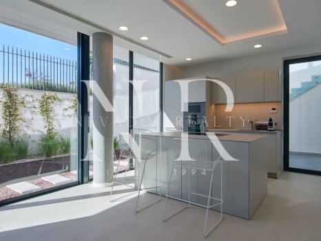 Apartamento en primera línea de playa en Bahía de Estepona en venta
