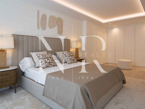 Apartamento en primera línea de playa en Bahía de Estepona en venta