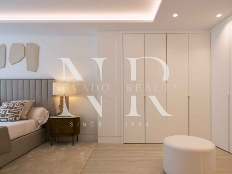 Apartamento en primera línea de playa en Bahía de Estepona en venta