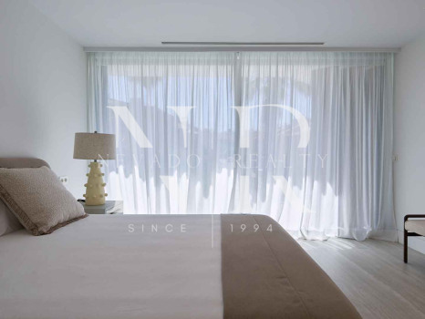 Apartamento en primera línea de playa en Bahía de Estepona en venta