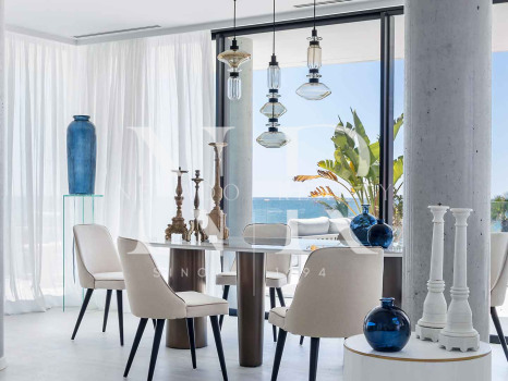 Apartamento en primera línea de playa en Bahía de Estepona en venta