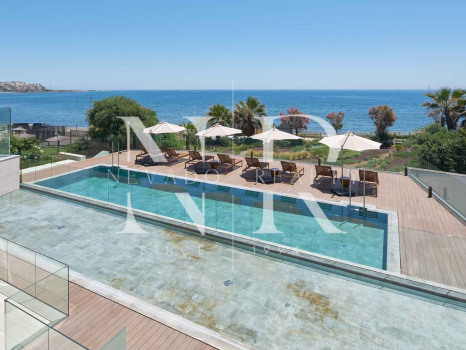 Apartamento en primera línea de playa en Bahía de Estepona en venta