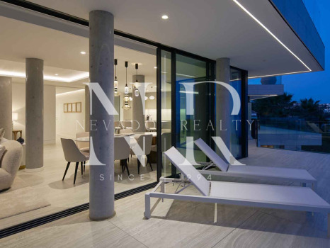 Apartamento en primera línea de playa en Bahía de Estepona en venta