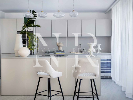 Apartamento en primera línea de playa en Bahía de Estepona en venta