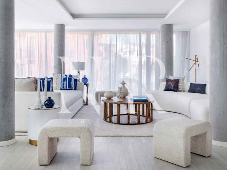 Apartamento en primera línea de playa en Bahía de Estepona en venta
