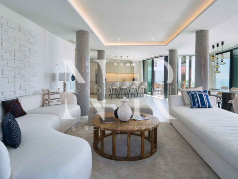 Apartamento en primera línea de playa en Bahía de Estepona en venta