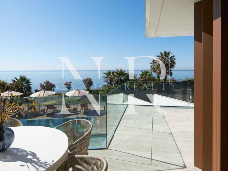 Apartamento en primera línea de playa en Bahía de Estepona en venta