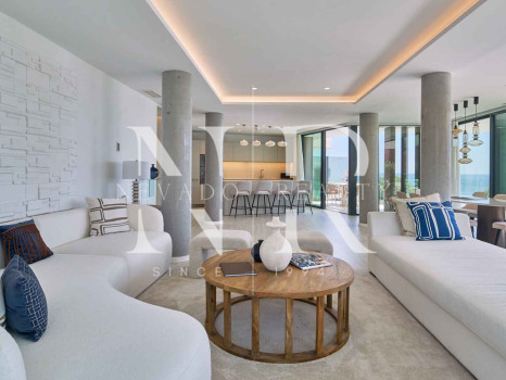 Apartamento en primera línea de playa en Bahía de Estepona en venta