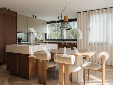 Villa for sale in Los Naranjos Hill Club, Nueva Andalucía