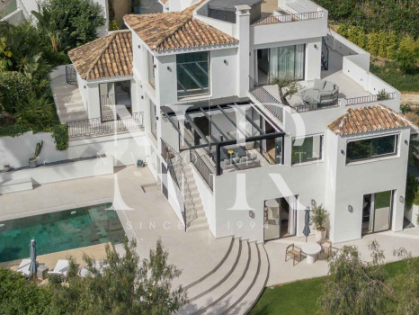Villa for sale in Los Naranjos Hill Club, Nueva Andalucía