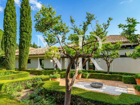 Villa in La Zagaleta with Mediterranean Views for Sale