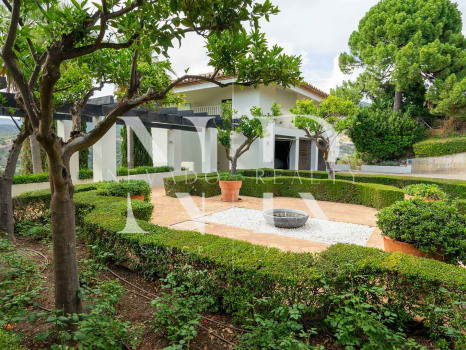Villa in La Zagaleta with Mediterranean Views for Sale