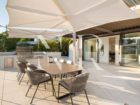 Villa avec vues panoramiques sur la mer et le golf à La Quinta, Benahavís à vendre