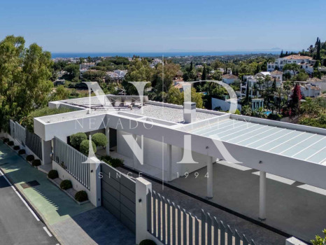Villa avec vues panoramiques sur la mer et le golf à La Quinta, Benahavís à vendre