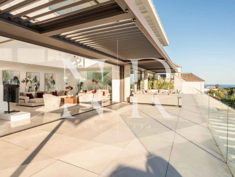 Villa avec vues panoramiques sur la mer et le golf à La Quinta, Benahavís à vendre