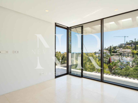 Villa avec vues panoramiques sur la mer et le golf à La Quinta, Benahavís à vendre