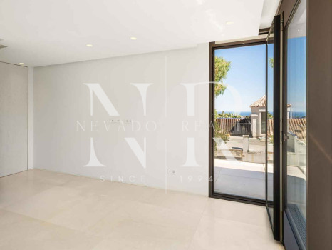 Villa avec vues panoramiques sur la mer et le golf à La Quinta, Benahavís à vendre