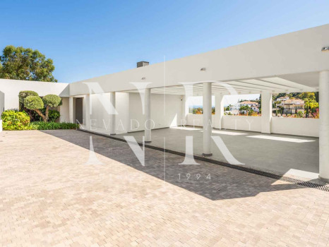 Villa avec vues panoramiques sur la mer et le golf à La Quinta, Benahavís à vendre