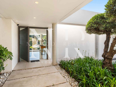 Villa avec vues panoramiques sur la mer et le golf à La Quinta, Benahavís à vendre