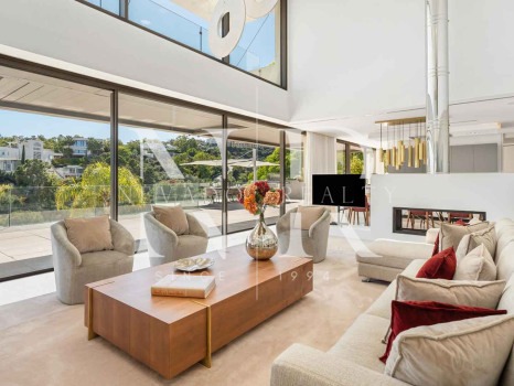 Villa avec vues panoramiques sur la mer et le golf à La Quinta, Benahavís à vendre