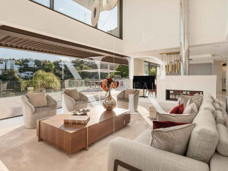 Villa avec vues panoramiques sur la mer et le golf à La Quinta, Benahavís à vendre