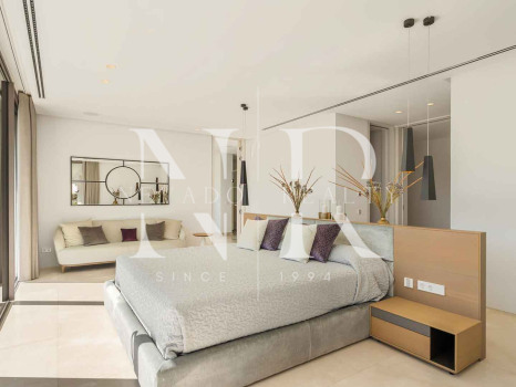 Villa avec vues panoramiques sur la mer et le golf à La Quinta, Benahavís à vendre