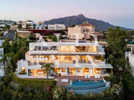 Villa avec vues panoramiques sur la mer et le golf à La Quinta, Benahavís à vendre