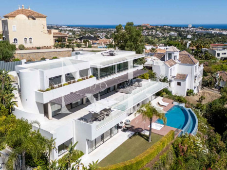 Villa avec vues panoramiques sur la mer et le golf à La Quinta, Benahavís à vendre