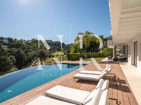 Villa avec vues panoramiques sur la mer et le golf à La Quinta, Benahavís à vendre