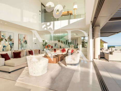 Villa avec vues panoramiques sur la mer et le golf à La Quinta, Benahavís à vendre