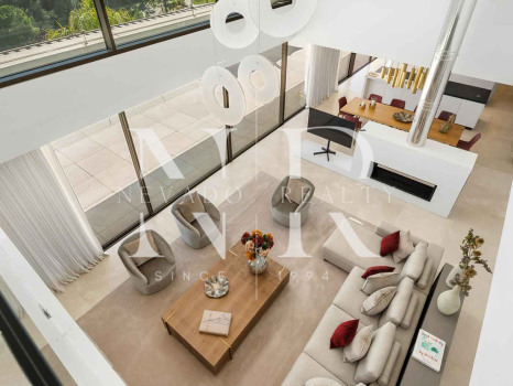 Villa avec vues panoramiques sur la mer et le golf à La Quinta, Benahavís à vendre
