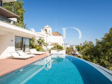 Villa avec vues panoramiques sur la mer et le golf à La Quinta, Benahavís à vendre