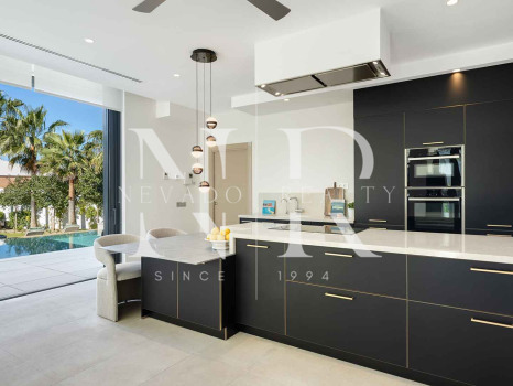 Villa moderna en Nueva Andalucía en venta