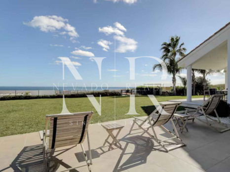 Villa con vista al mar en Manilva en venta